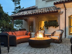 Terrace/patio - Forest Opulence: Center of PB Resorts: Four Seasons Bedding (Del Monte Forest)