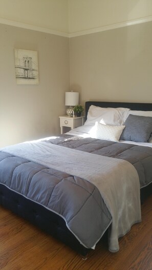 2 slaapkamers, een kluis op de kamer, een bureau