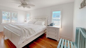3 bedrooms, iron/ironing board, free WiFi, bed sheets - 231 Pearl - Island Historic Cottage, w/Pool! Walk to Beach and Times Square! (Fort Myers Beach)