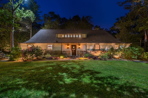 The Barn at Lake Rabun a Classic Lakemont Retreat for Family & Friends to gather