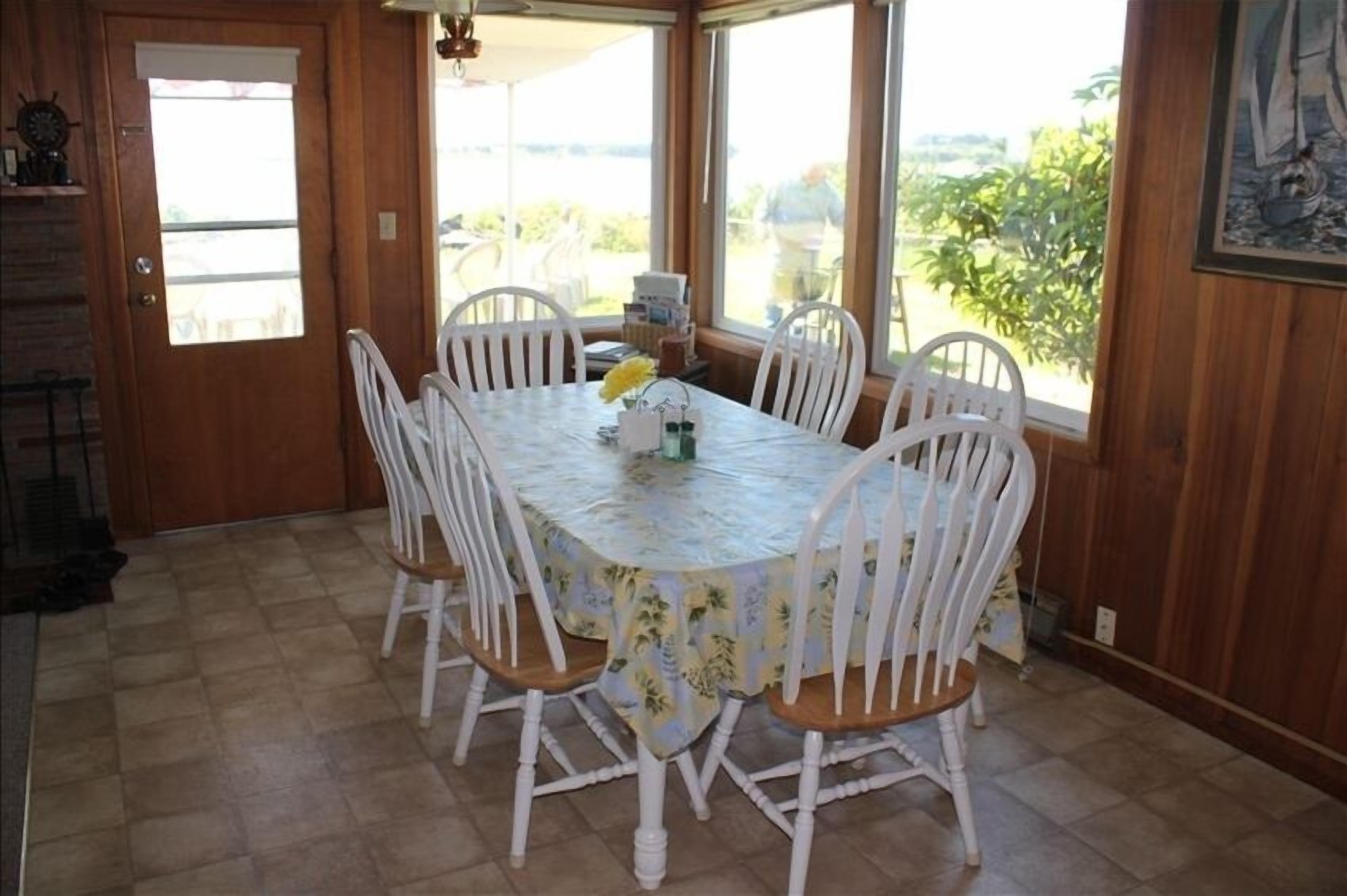 Dining Room: Pacific Ocean & Necanicum River Estuary views. 