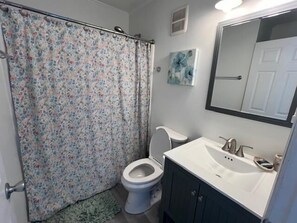 Condo, 1 Bedroom | Bathroom | Towels