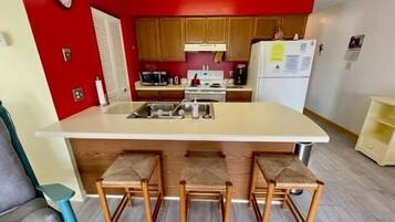 Condo, 2 Bedrooms | Private kitchen | Fridge, microwave, oven, dishwasher