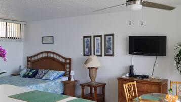 Iron/ironing board, WiFi, bed sheets