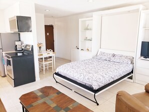 Desk, iron/ironing board, WiFi, bed sheets