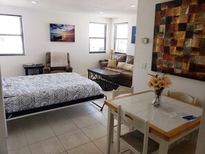 Desk, iron/ironing board, WiFi, bed sheets - BEACH FRONT CONDO ON THE #1 VOTED BEST BEACH, POOL, VOLLEYBALL! (St Pete Beach)