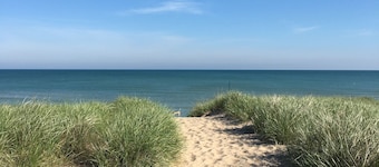 Spa et voiturette de golf dans le quartier de Beachwalk! Nouvelle maison avec décor de plage