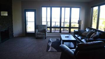 Smart-tv en een open haard