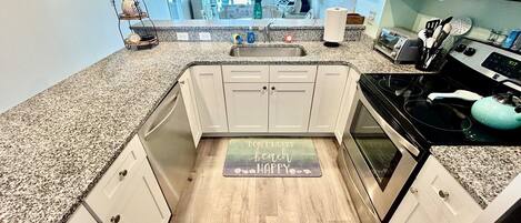 Condo, 2 Bedrooms | Private kitchen