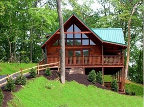 Exterior - CHRISTMAS SPECIAL: "Stay 5 Nights, Get 1 NIGHT FREE" - 400.00 /savings. (Gatlinburg)