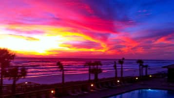 Condo, 2 Bedrooms | Property grounds