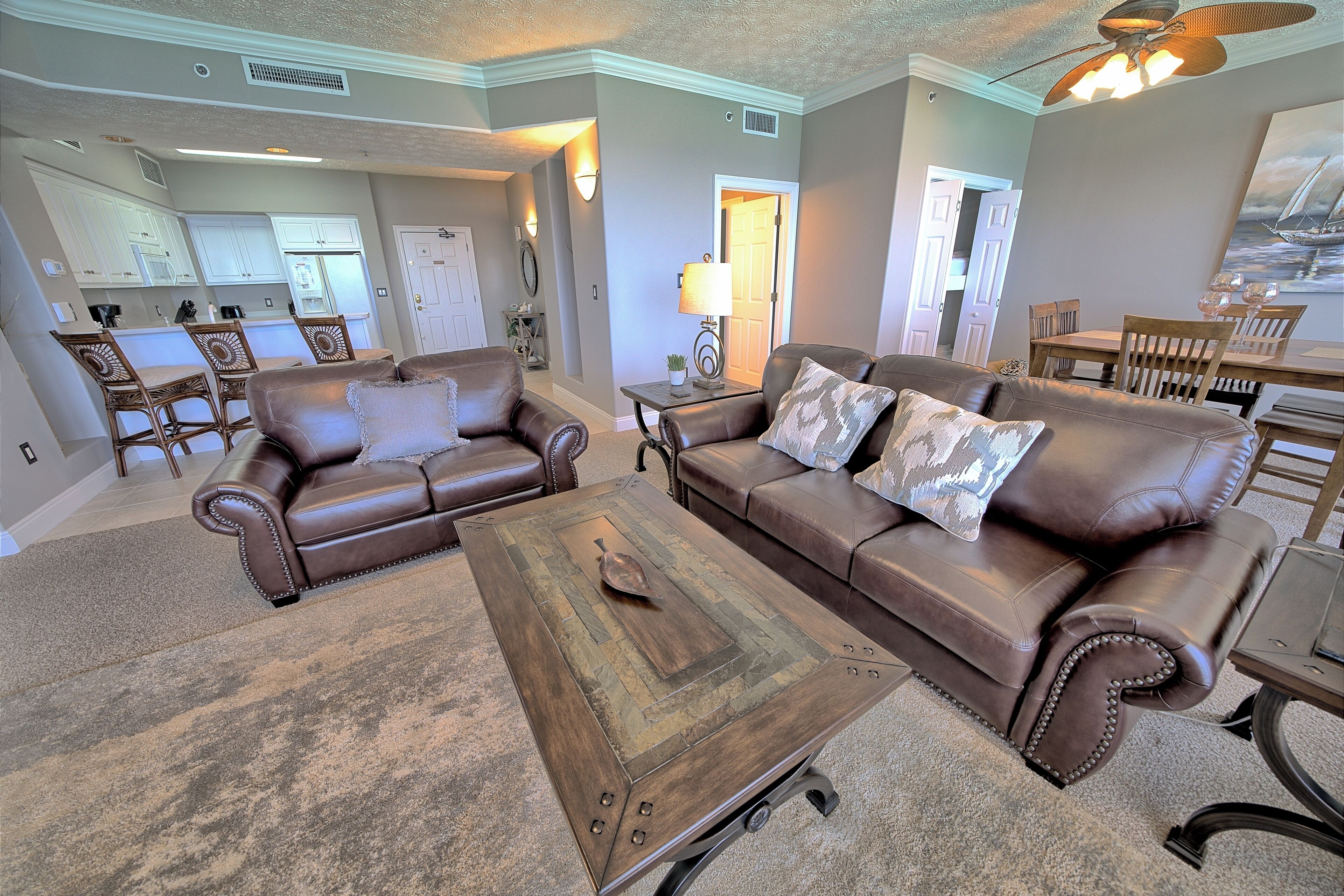 Appart'hôtel, 2 chambres | Coin séjour | Télévision, lecteur de DVD