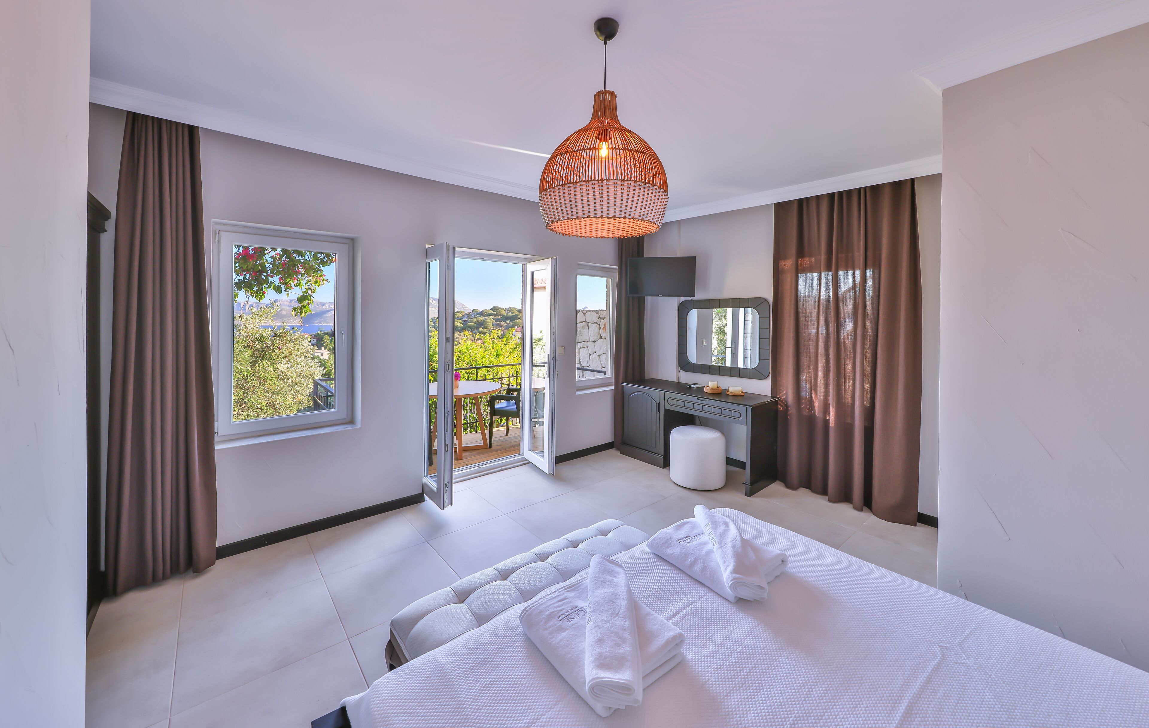 Hill House Yetişkinlere Özel, Kaş: Bilgi, Fotoğraflar, Yorumlar