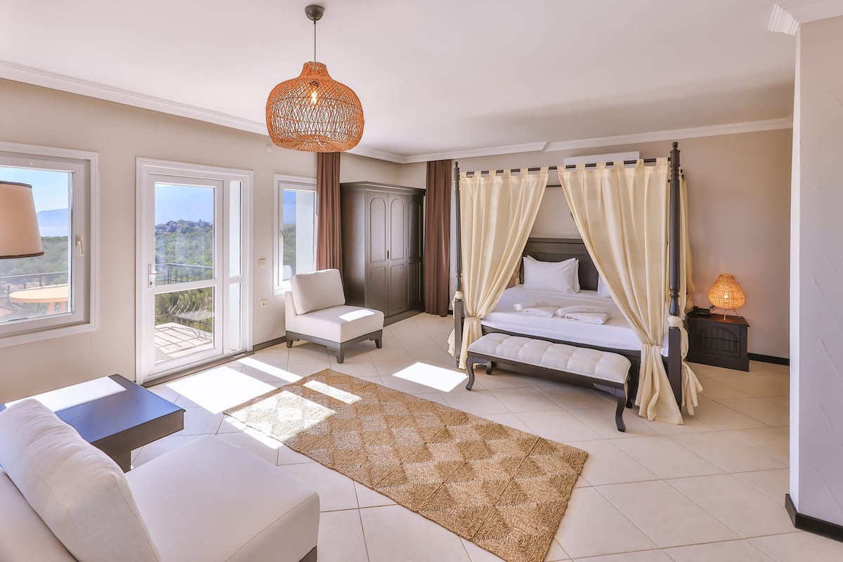 1 bedroom, premium bedding, minibar, in-room safe