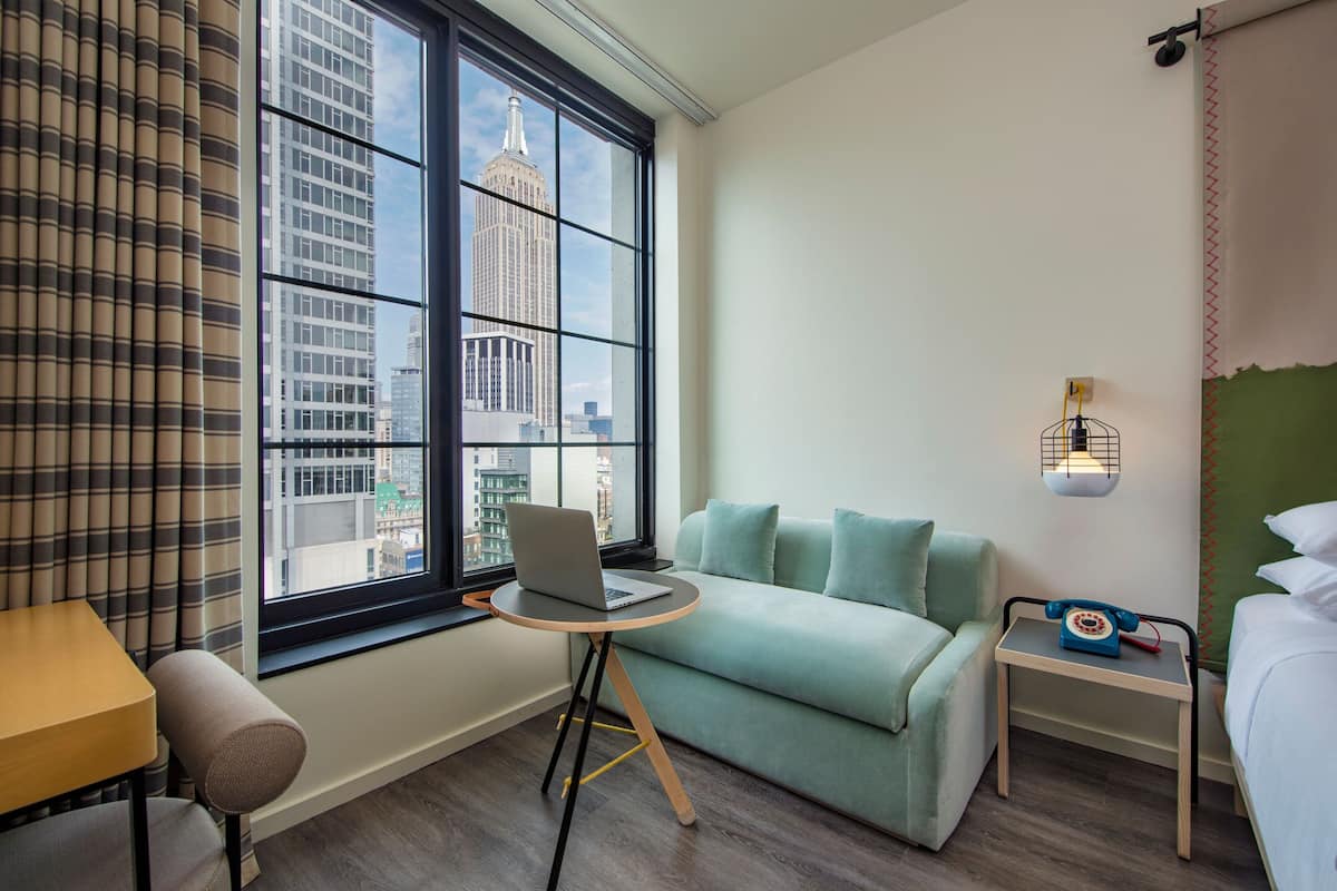 Executive Room, 1 King Bed, Non Smoking, City View