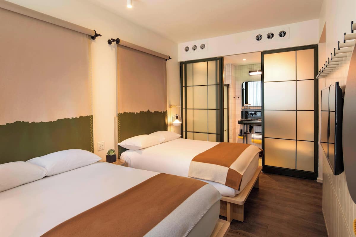Egyptian cotton sheets, premium bedding, in-room safe, blackout curtains