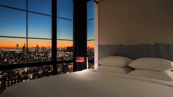 Room, 1 King Bed, Non Smoking | Egyptian cotton sheets, premium bedding, in-room safe, blackout drapes