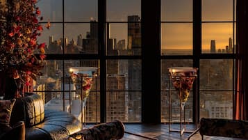 2 bars/lounges, rooftop bar