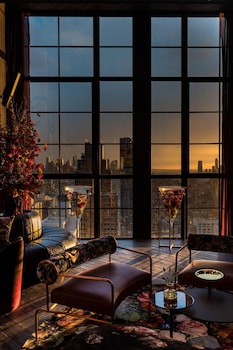 2 bars/lounges, rooftop bar at Moxy NYC Chelsea