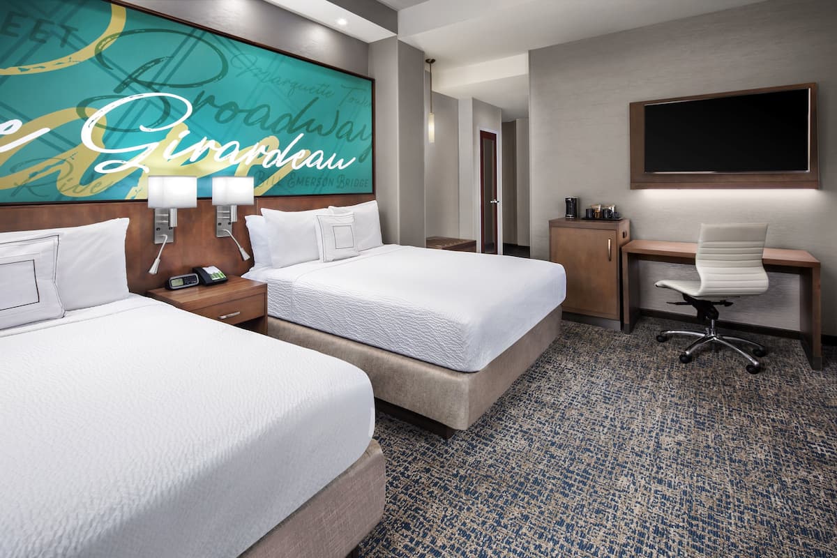 1 bedroom, Egyptian cotton sheets, premium bedding, down comforters