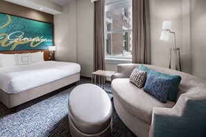 1 bedroom, Egyptian cotton sheets, premium bedding, down comforters