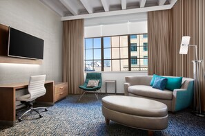 1 bedroom, Egyptian cotton sheets, premium bedding, down comforters
