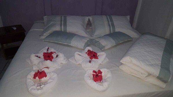 Quarto triplo clássico | Frigobar, ferros/tábuas de passar roupa, Wi-Fi de cortesia