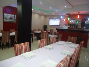 Se sirven desayunos, comidas y cenas 