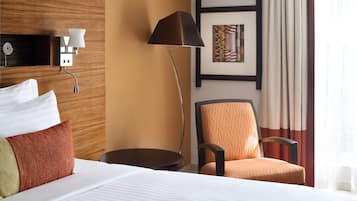 Kamar, 1 Tempat Tidur King | 1 kamar tidur, minibar, brankas, dan meja kerja