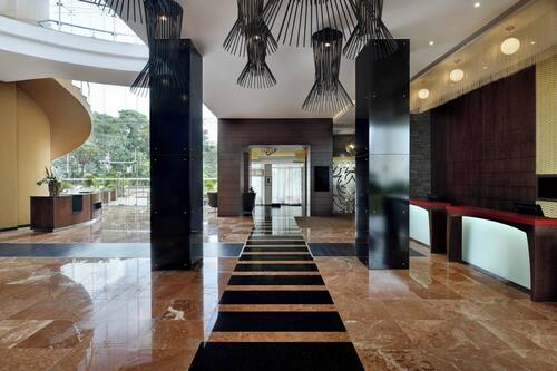 Lobby lounge
