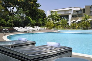 Outdoor pool, open 7 AM to 7 PM, pool umbrellas, pool loungers - Accra Marriott Hotel (Accra)