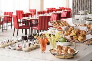 3 restaurants; breakfast, lunch, and dinner served - Accra Marriott Hotel (Accra)