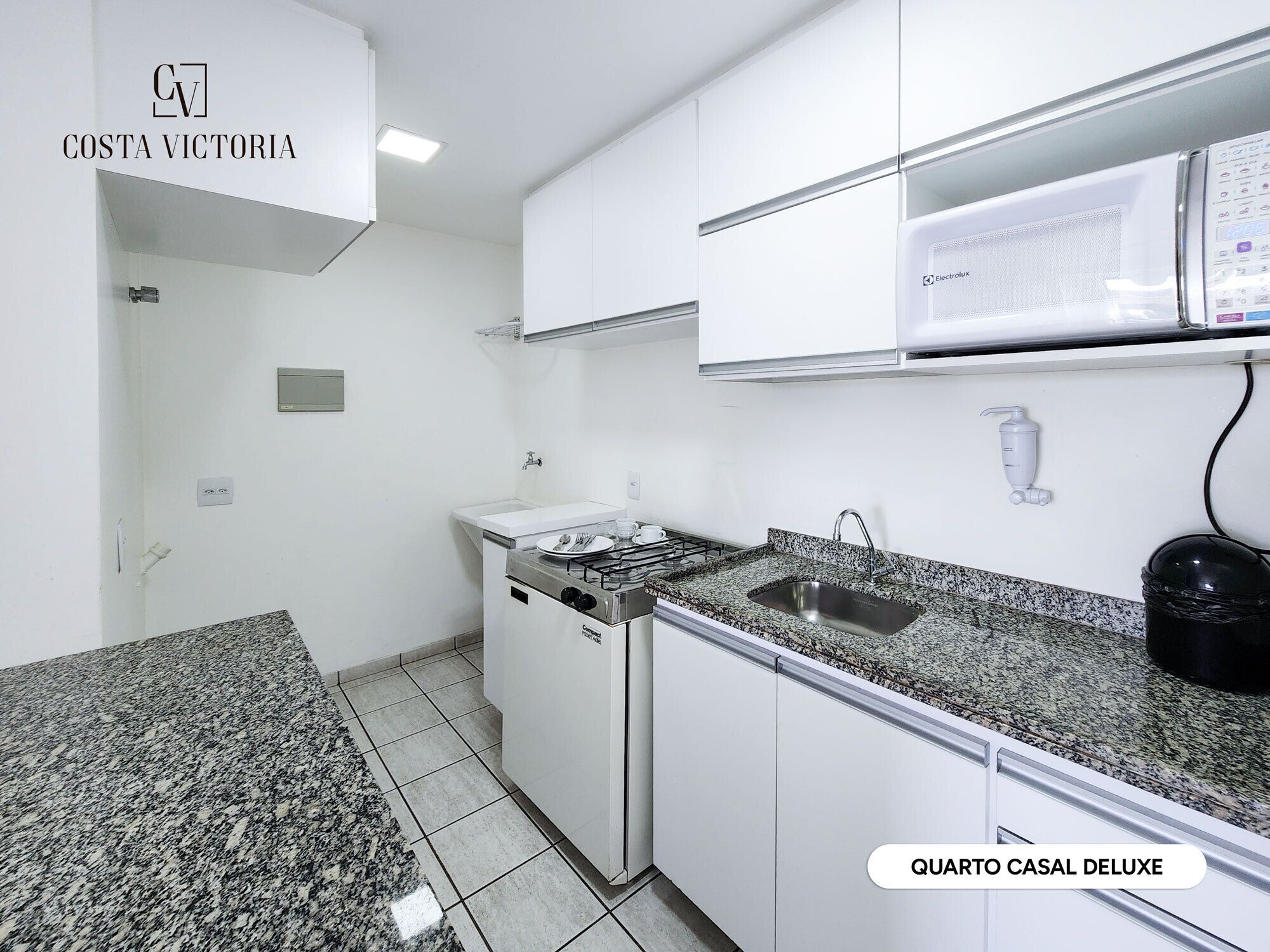 Deluxe Double Room, 1 Queen Bed | Private kitchen | Mini-fridge