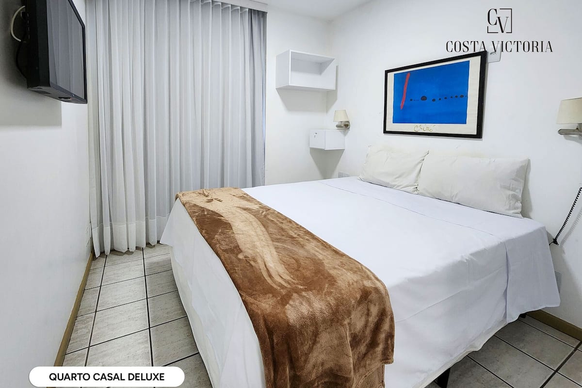 Habitació doble Deluxe, 1 llit de matrimoni | 1 dormitori, cortines opaques, wifi gratuïta i roba de llit