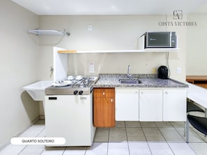 Chambre Simple Standard, 2 lits une place | Cuisine privée | Mini réfrigérateur