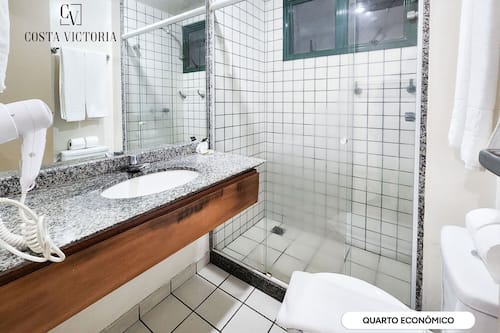 Quarto Econômico | Banheiro | Chuveiro, produtos de toalete grátis, secador de cabelo