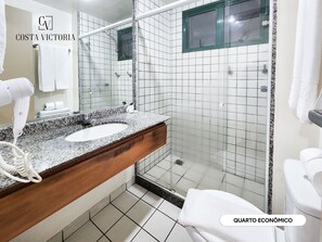 Economic Room | Bathroom | Shower, free toiletries, hair dryer, towels -  Costa Victoria Residence (Vitoria)