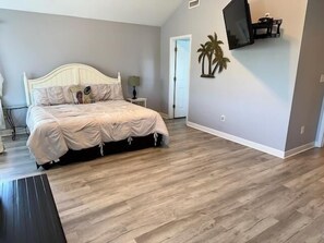 4 bedrooms, iron/ironing board, WiFi