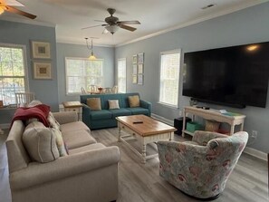 تلفزيون، مشغل دي في دي، كُتُب