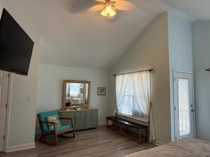 4 bedrooms, iron/ironing board, WiFi