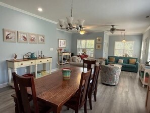 تلفزيون، مشغل دي في دي، كُتُب