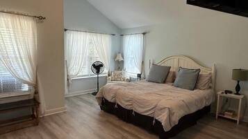 4 bedrooms, iron/ironing board, WiFi