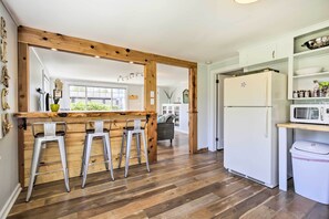 Kylskåp, mikrovågsugn, spishäll och diskmaskin