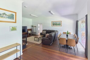 Eco Lodge - 4 Bedroom | Living area