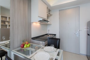 Deluxe Studio  | Private kitchenette | Fridge, microwave, stovetop, electric kettle
