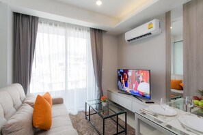 Living area - 6th Avenue Phuket Apartments (Choeng Thale)