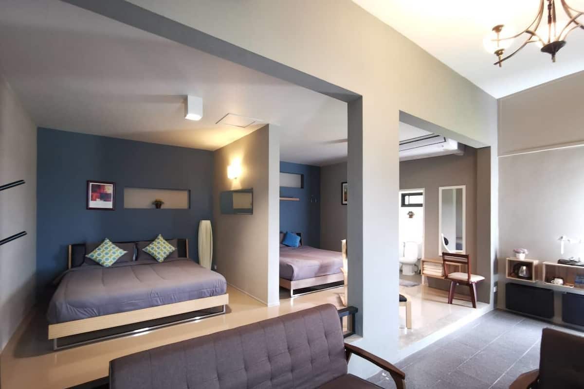 Suite estudio familiar, vistas a la montaña | Cortinas opacas y wifi gratis