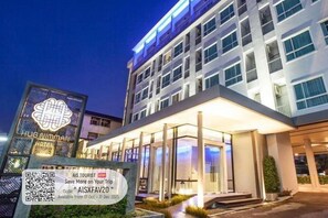 Front of property - Hug Nimman Hotel (Chiang Mai)