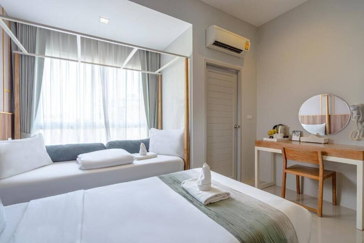 Deluxe Triple Room | 책상, 암막 커튼, 무료 WiFi