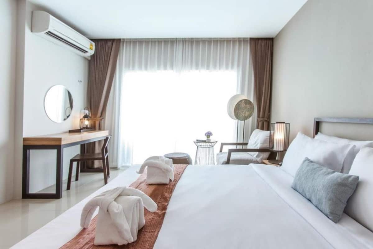 Supreme Double Room with Balcony | Desk, blackout drapes, free WiFi